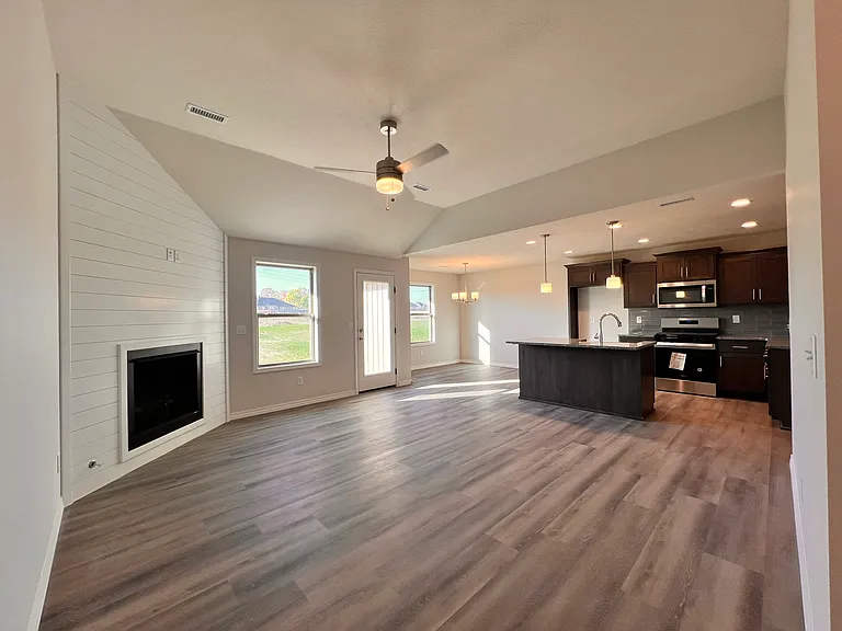655 W Butterfield Dr — Photo 5