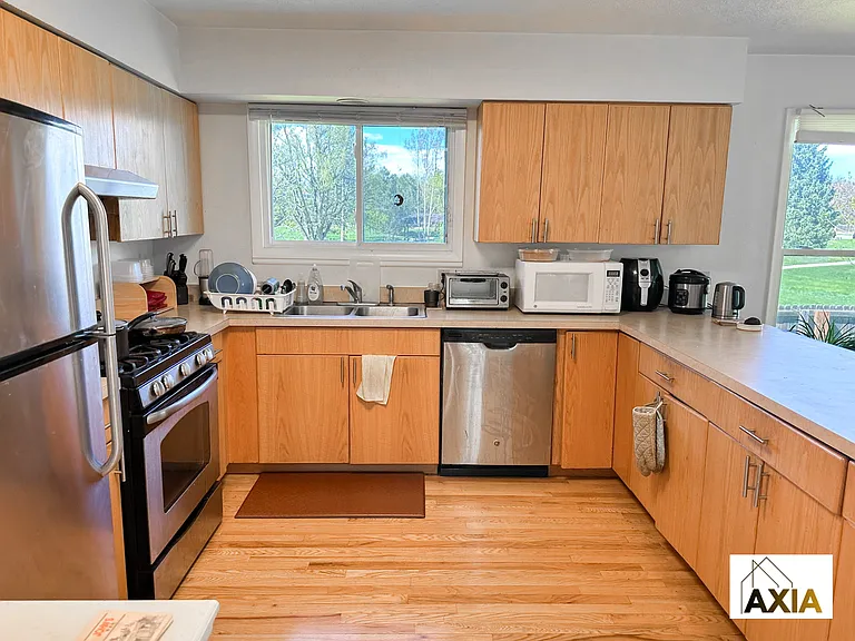 2545 Juniper Ave — Photo 2