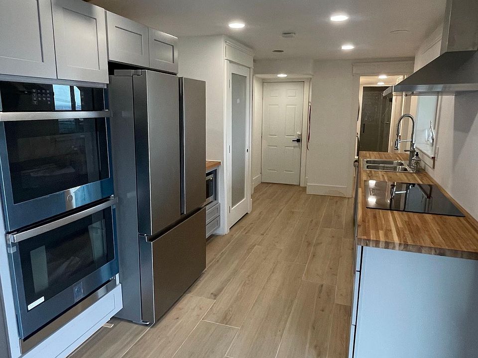 Kitchen with all new appliances (Fridge, GE Double Oven, Kitchen Aid Cooktop, GE Microwave etc.)
