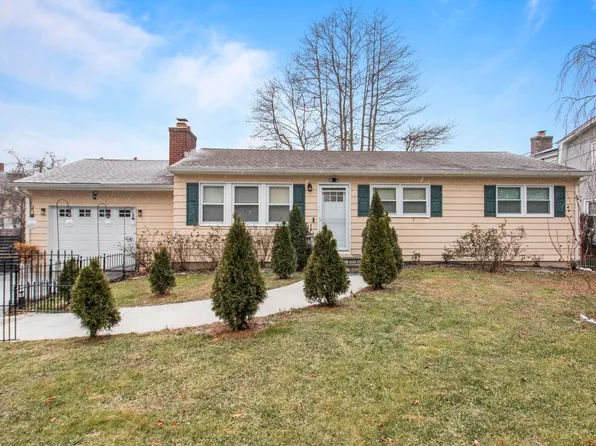 20 Grove Avenue, Derby, CT 06418