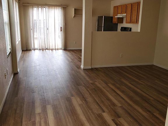 4th image of 1038 Las Golondrinas Ct NW