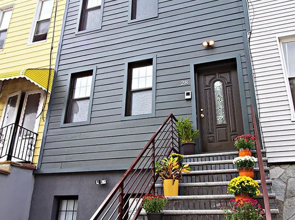 28 Roosevelt Place