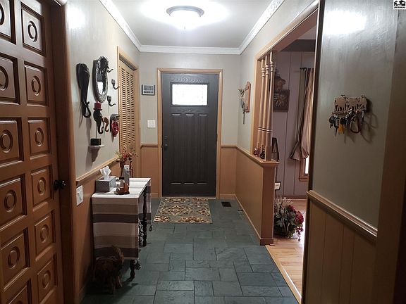 3rd image of 12 Pawnee Dr