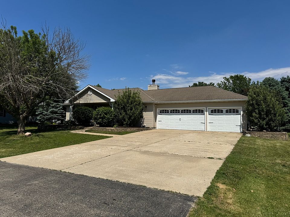 1st image of 122 Windward Ln