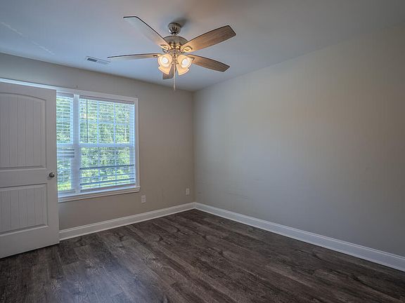 5th image of 119 Harrison Ln SE