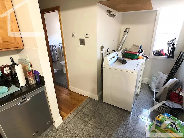 127 Cedar St #4 — Photo 10