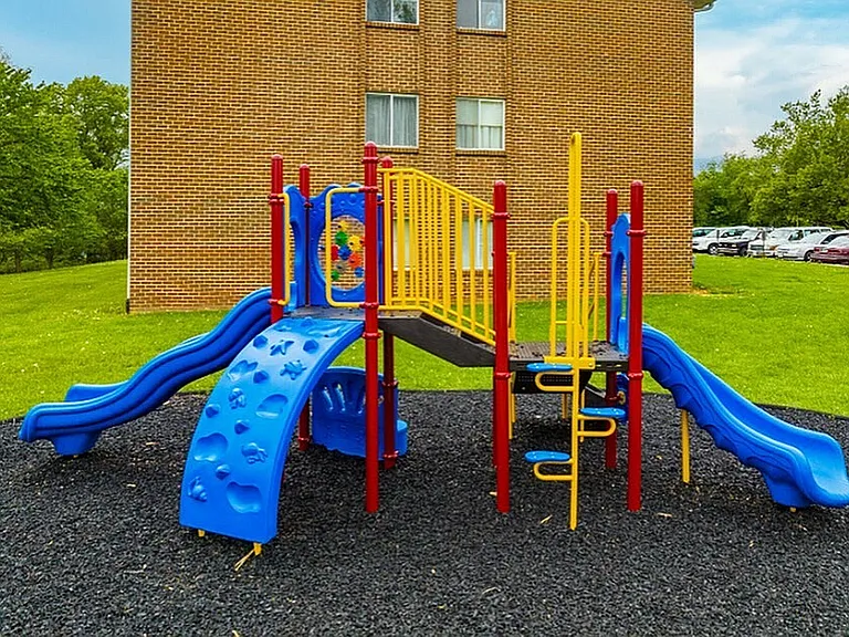 Playground apts