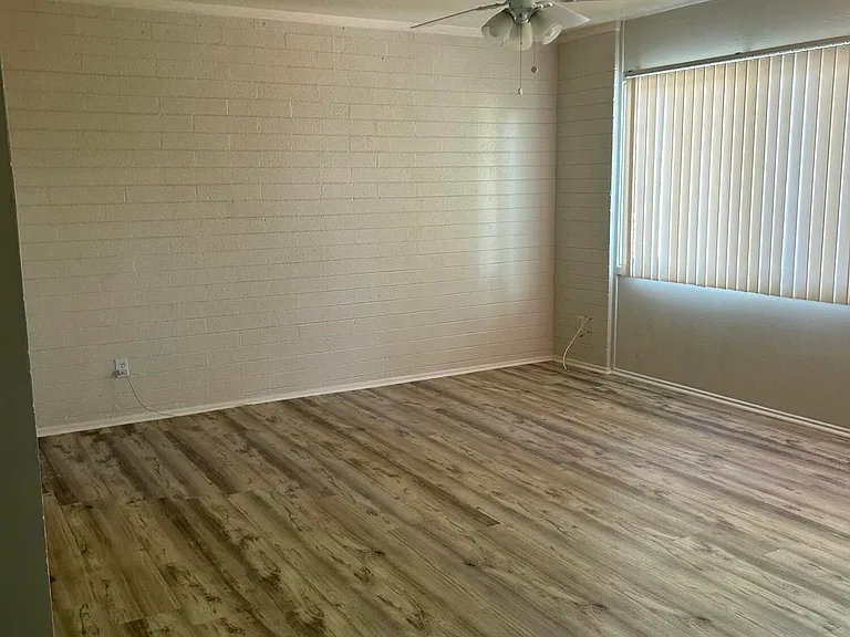 320 E Willetta St #7 — Photo 8