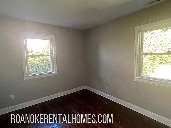 3rd image of 1613 Orange Ave NW