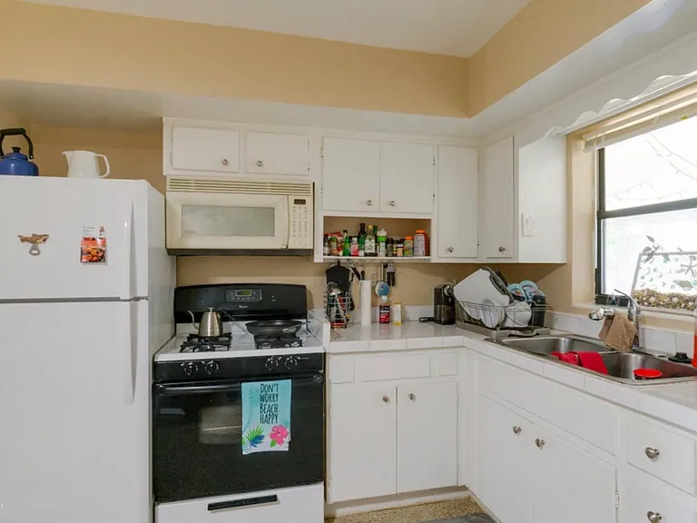 210 Cassia Blvd — Photo 2