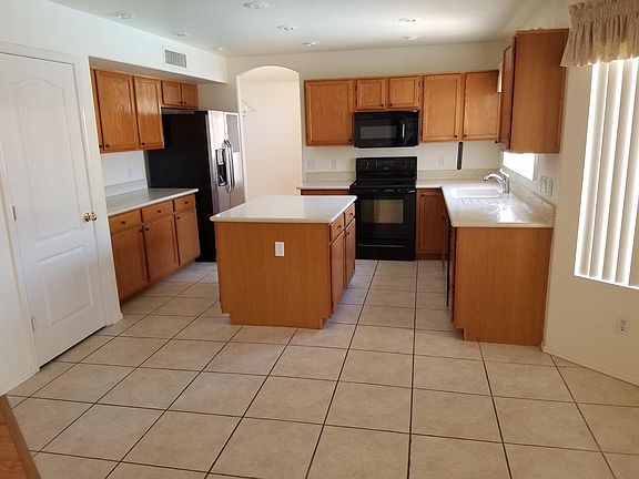 4th image of 3128 E Redwood Ct