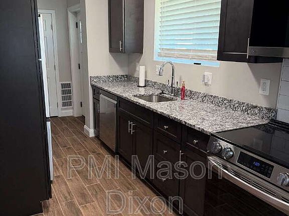 4th image of 330 Compton Ave