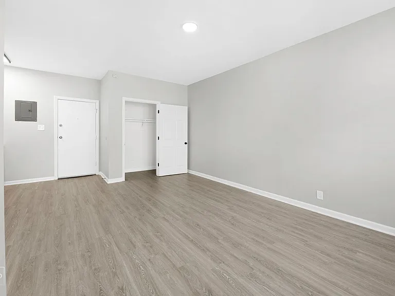 4901 S Drexel — Photo 11