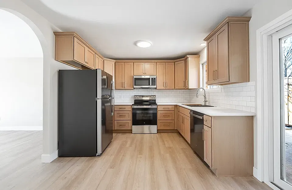 3 bed, 1400 sqft, $1,649 — Photo 1