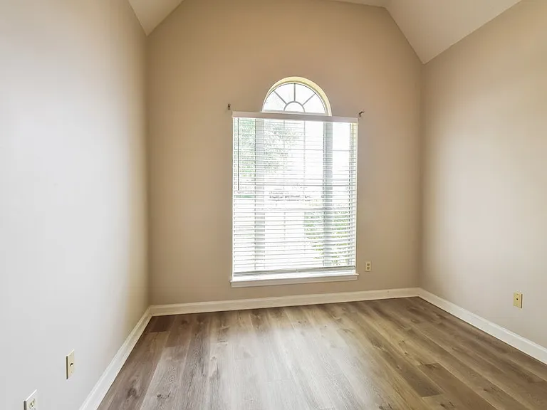4088 Carroll Dr W — Photo 14