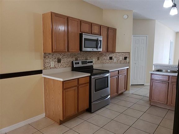 2nd image of 320 Graystone Blvd