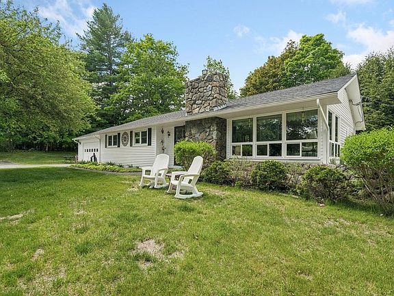 2nd image of 139 Belknap Avenue