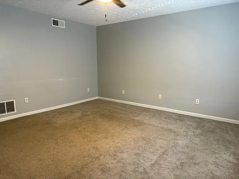 238 E Green St — Photo 5