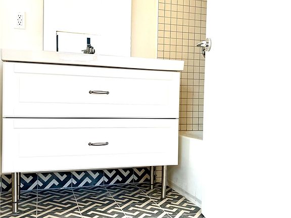 4th image of 3623 Bellevue Ave #3625