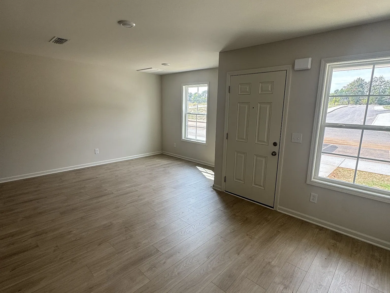 3 bed, 2.5 bath, 1344 sqft, $1,850 — Photo 3