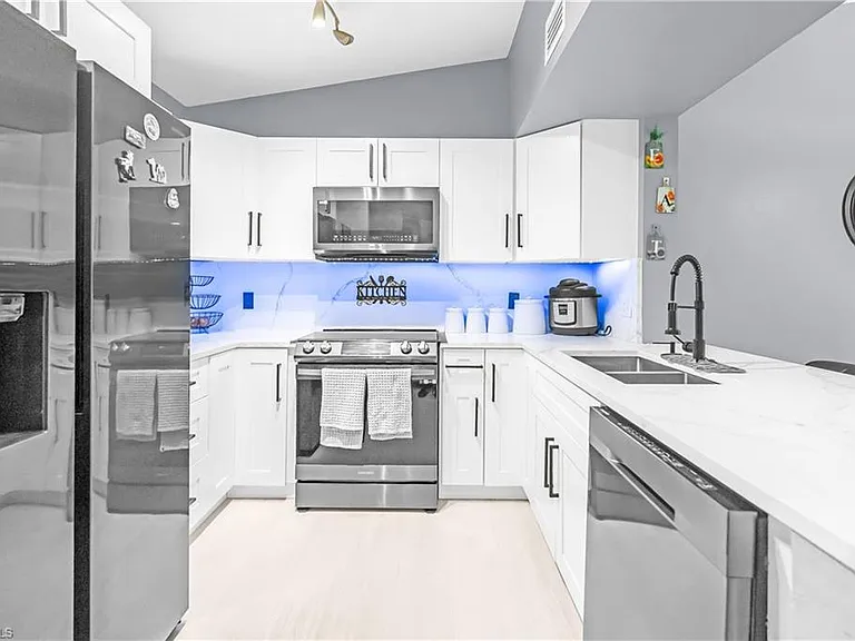 8274 Key Royal Cir #1033 — Photo 1