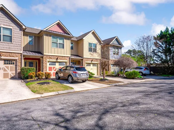 85 Orchard Ln, Rossville, GA 30741