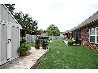 4th image of 2305 SW Penny Ln