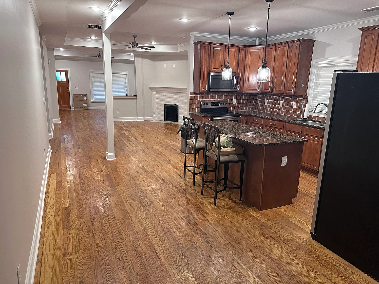 3 bed, 2.5 bath, 2200 sqft, $4,250 — Photo 3