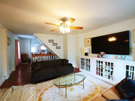 3rd image of 183 Lexington Ave