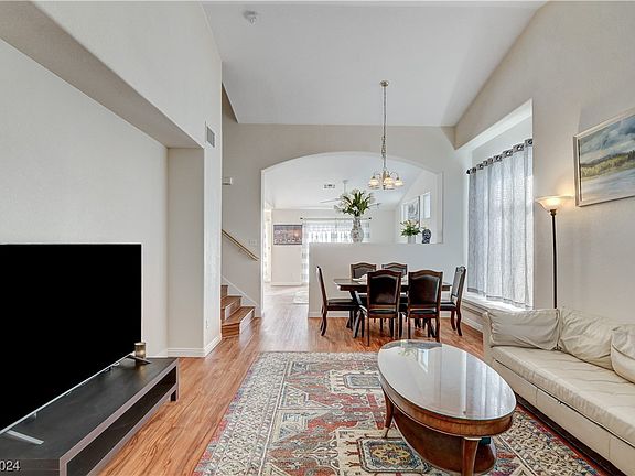 5th image of 8021 Greenbush Dr