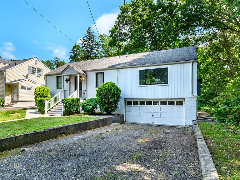 22 River Pl #B — Photo 7