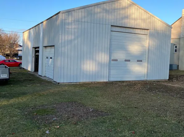 1322 W Hickory St, Union City, IN 47390