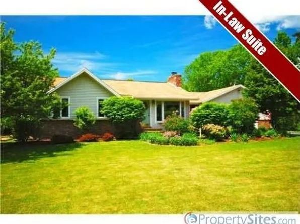 4 Riverside Rdg, Windham, ME 04062