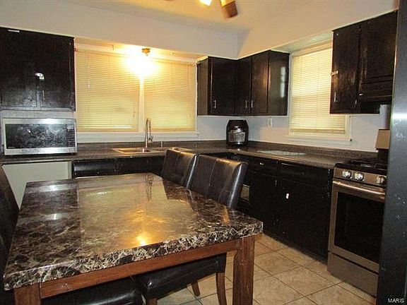 3rd image of 303 Park Ln