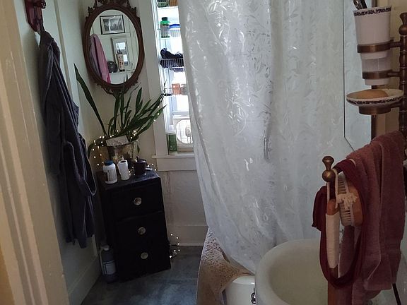 5th image of 207 North Ave #1