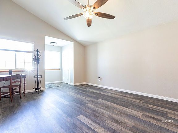 3rd image of 713 White Oak Dr