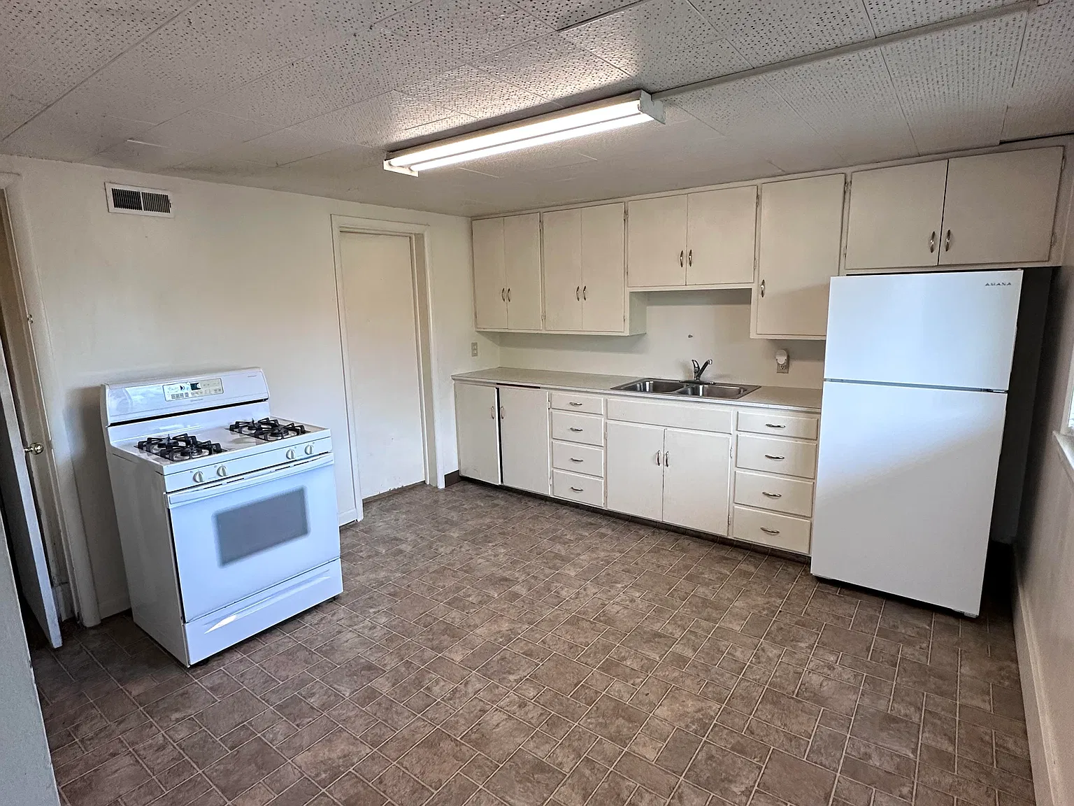 2 bed, 600 sqft, $825 — Photo 3