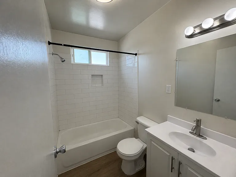 437 W Glenoaks Blvd #6 — Photo 8