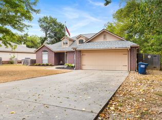 18141 Woodcrest Ln, Catoosa, OK 74015