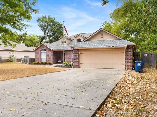 18141 Woodcrest Ln, Catoosa, OK 74015