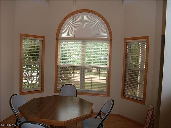 5th image of 275 Brookfield Pl