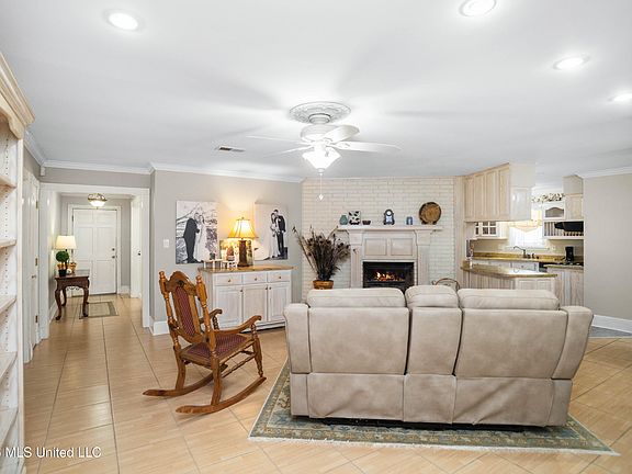 5th image of 842 Ancient Oaks Cir