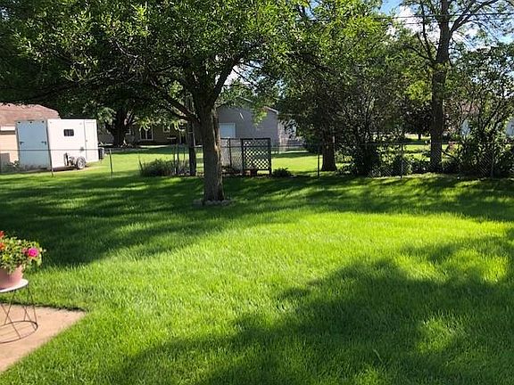 5th image of 3524 Douglas Dr