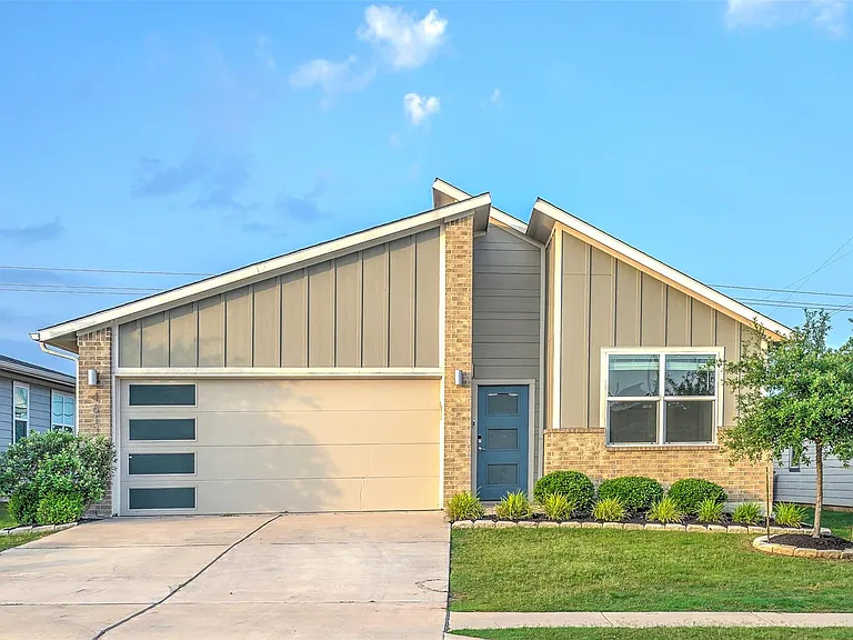 4613 Tully Dr — Photo 1