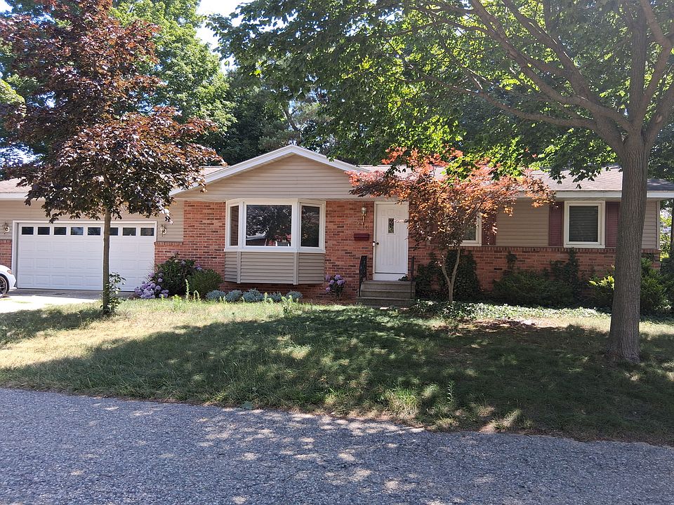 1st image of 210 Elm St