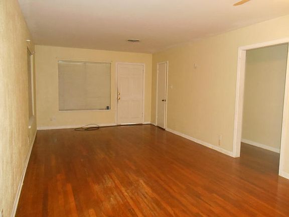 4th image of 4301 Driftwood Pl