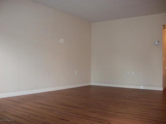 4th image of 6 Greenwood Ln #B