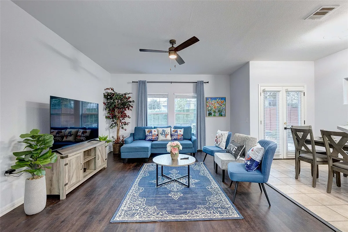Building Photo - 7510 Lazy Creek Dr #B