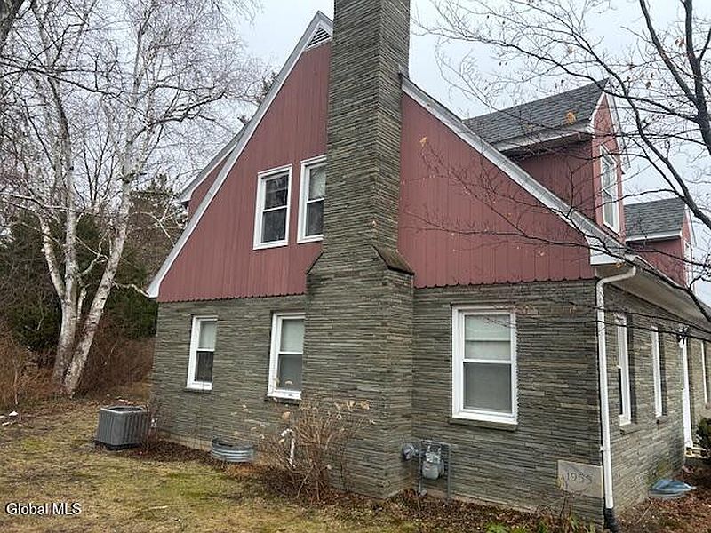 3rd image of 118 Putnam Road