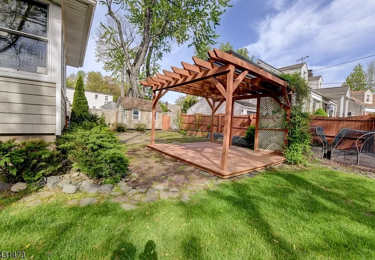 72 Colonial Dr — Photo 47
